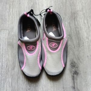 🎈5/$25 NWT ECSA Women's Pink and Gray Water Shoes